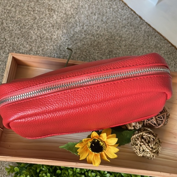 Share Oils Cosmetic Bag - Picture 3 of 11